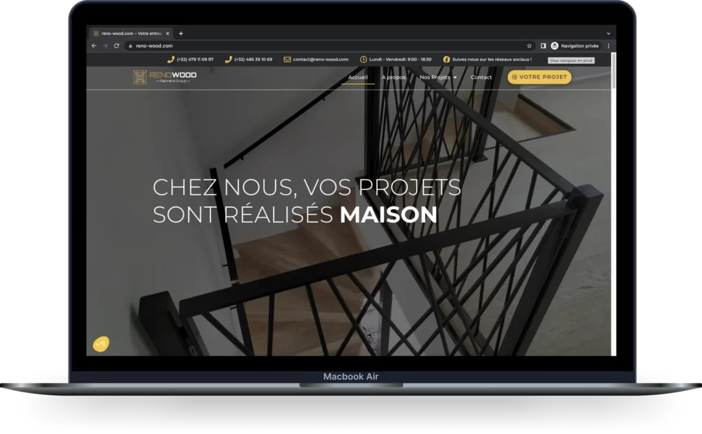 création de site internet vitrine e-commerce reno wood avec un laptop ordinateur portable